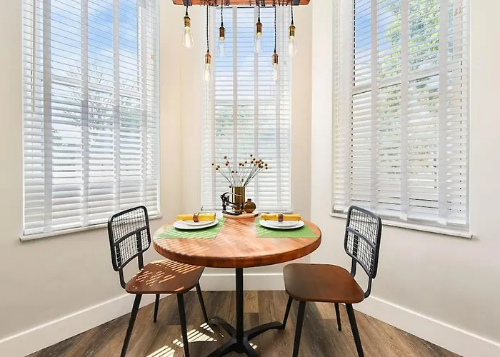 Hostwise - The Grandview - Great Views - Private Parking *